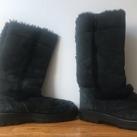 ❄️Uggs sundance 2 size 9 black ☃️❄️ - Picture 4 of 4